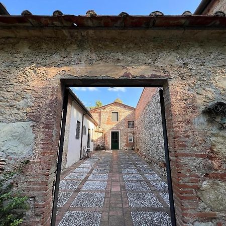 Borgo Al Canto Degli Alberi ลุคคา ภายนอก รูปภาพ